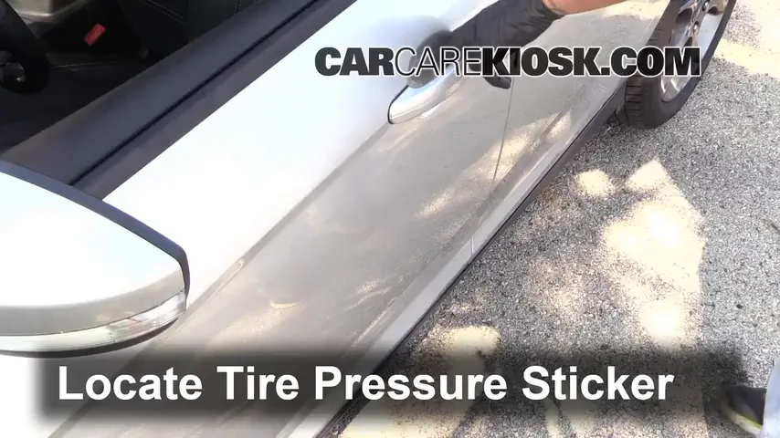 2013 Ford Focus SE 2.0L 4 Cyl. FlexFuel Hatchback Tires & Wheels Check Tire Pressure
